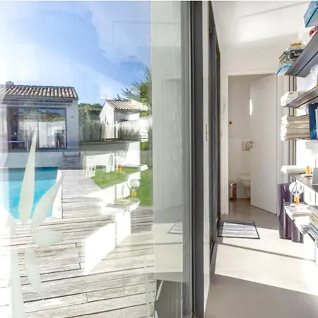 Semesterbostad Quiet House En Re